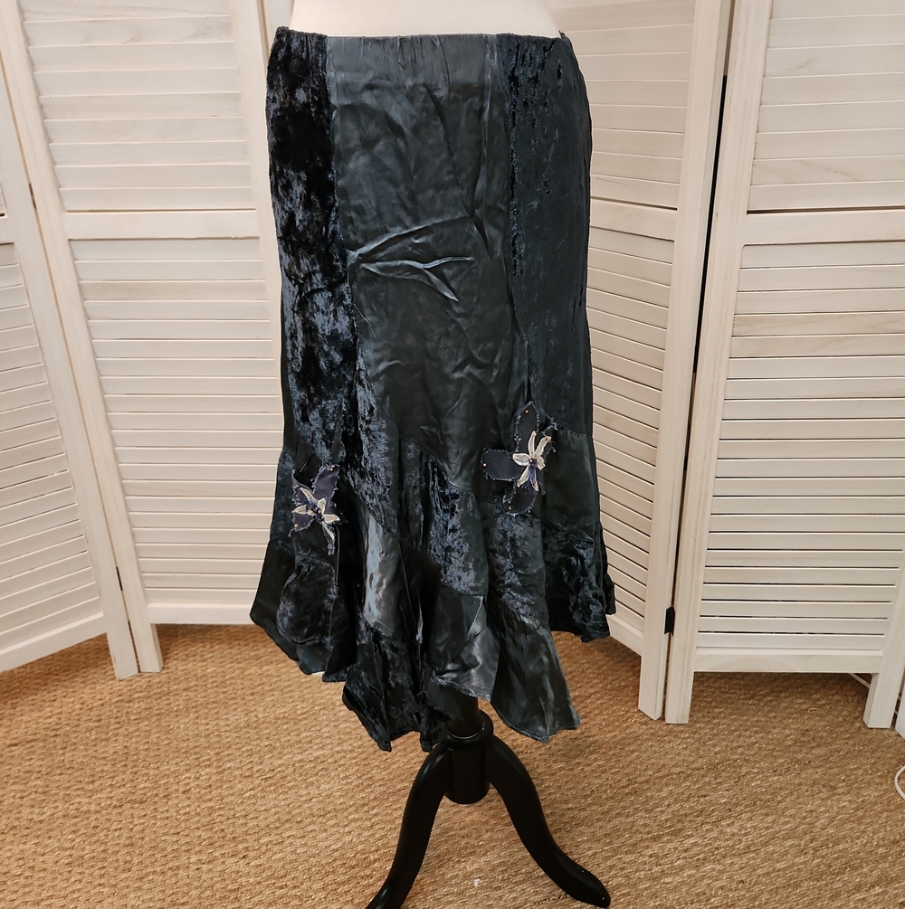 Qed London Midnight Blue Velvet Satin Floral-Accent Skirt Size 12 NWT